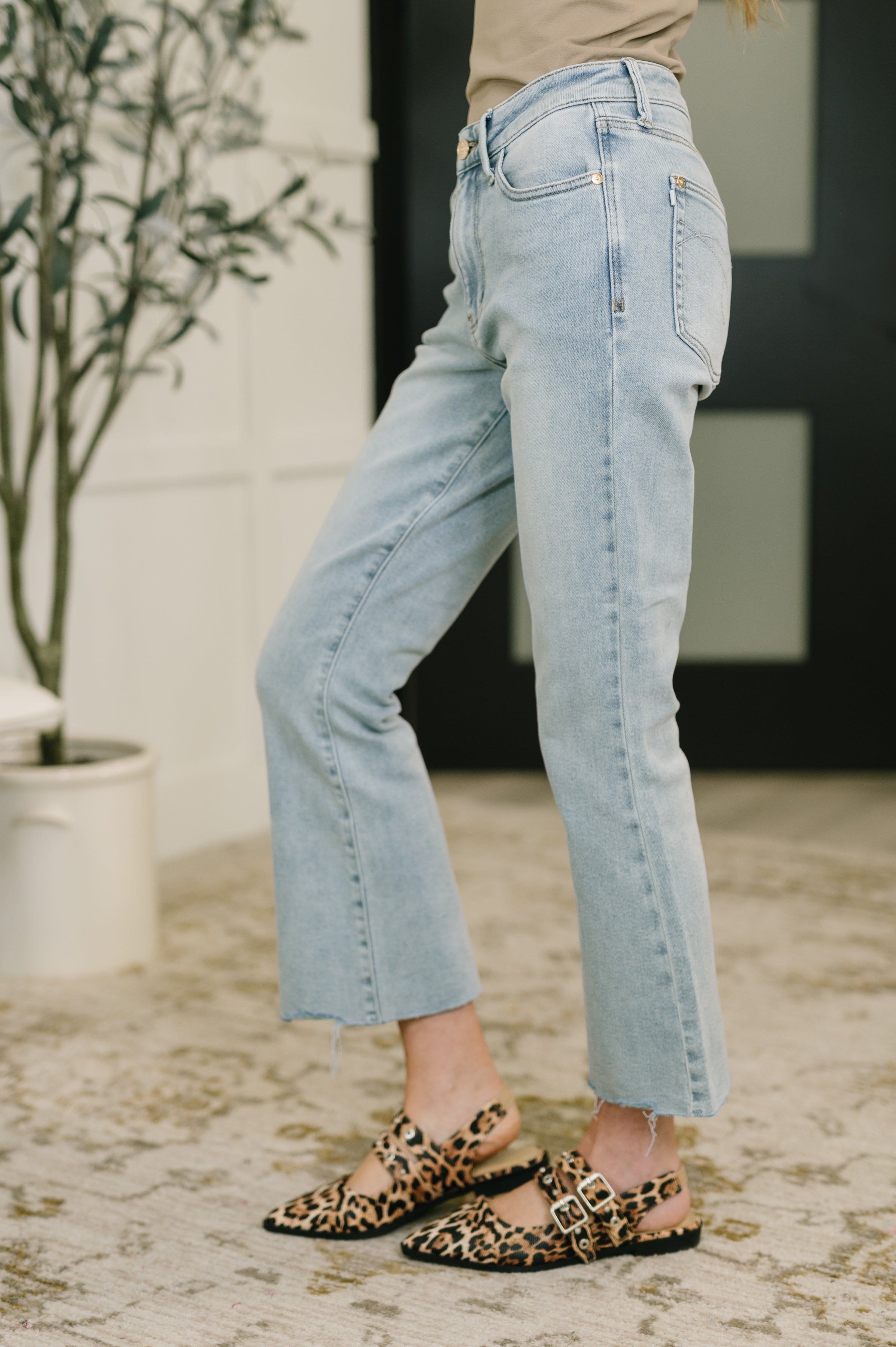Martha Mid Rise Kick Flare w Raw Hem