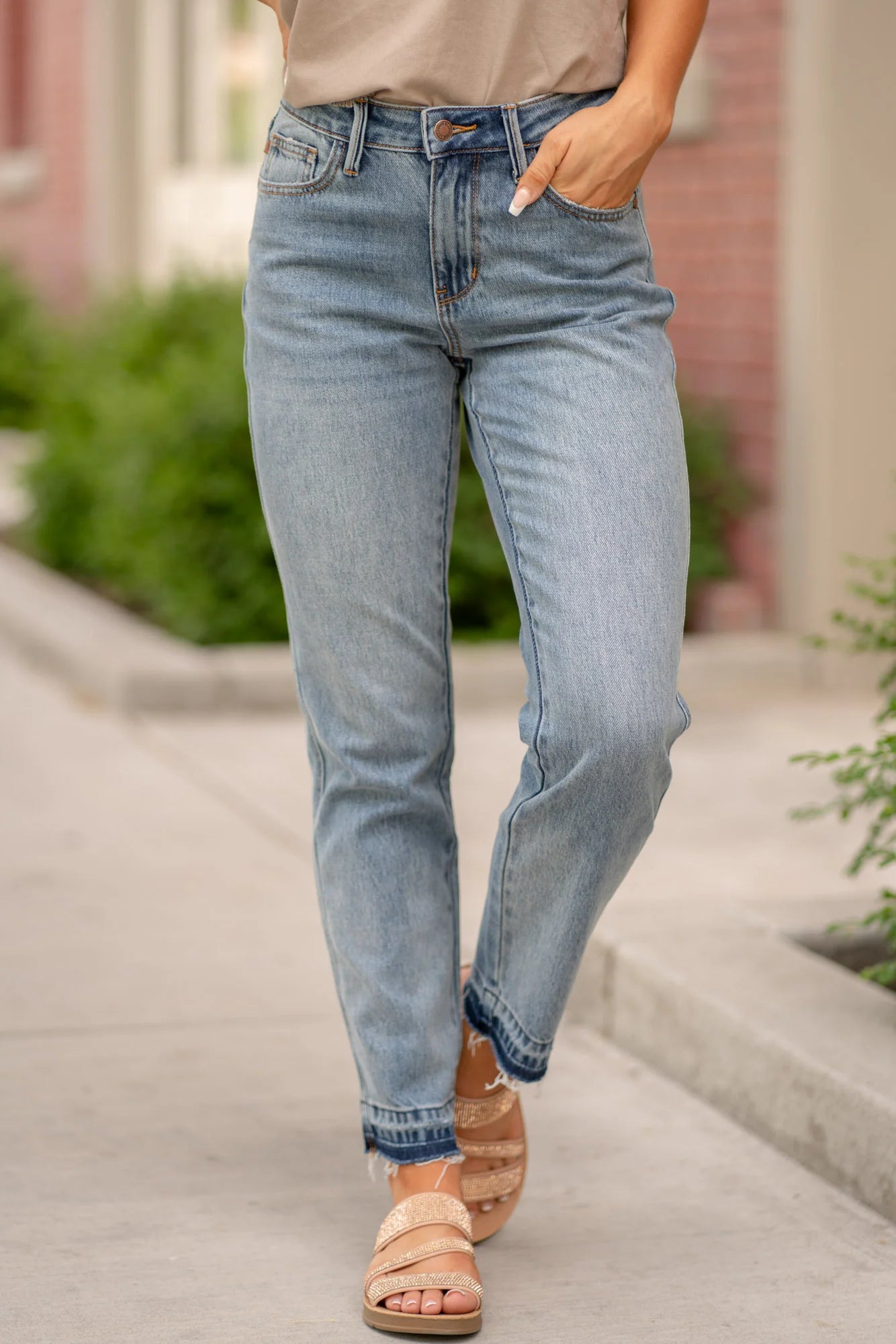 Brayden Mid Rise Magic Release Hem Jean