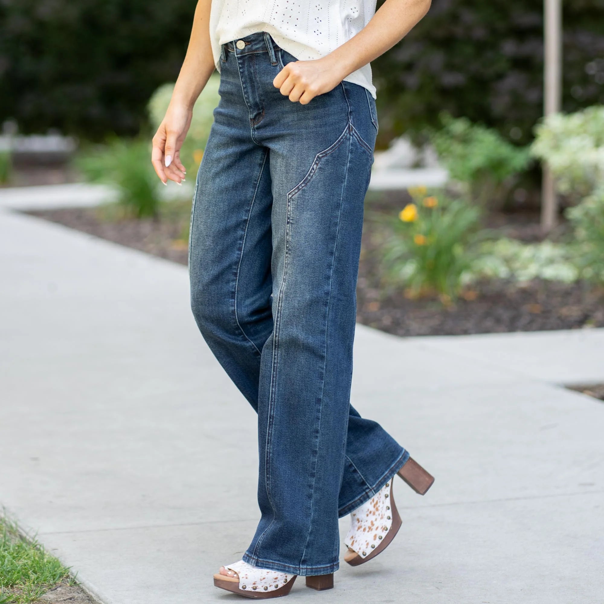 Cecily Mid Rise Seam Detail Straight Leg Jean