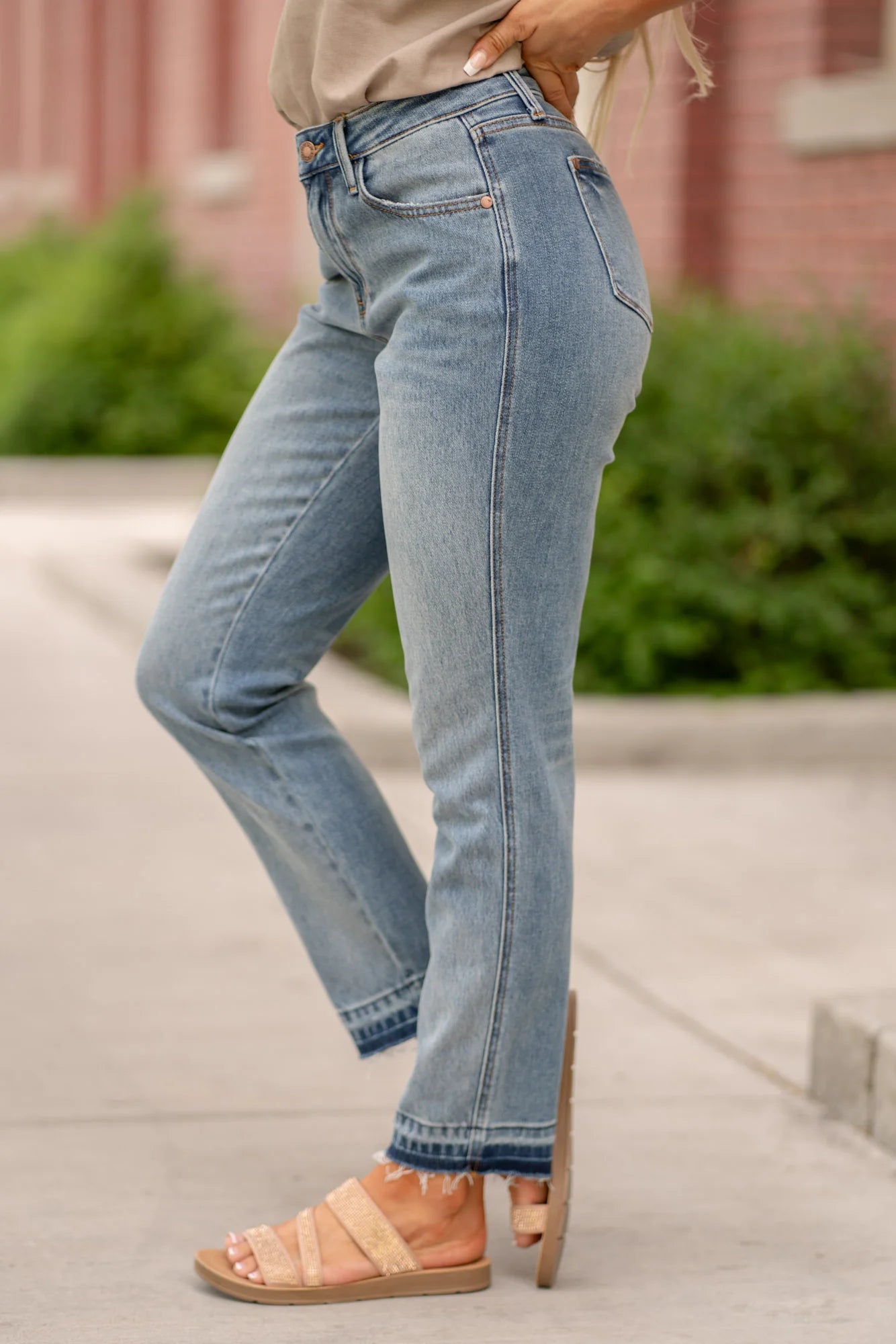 Brayden Mid Rise Magic Release Hem Jean