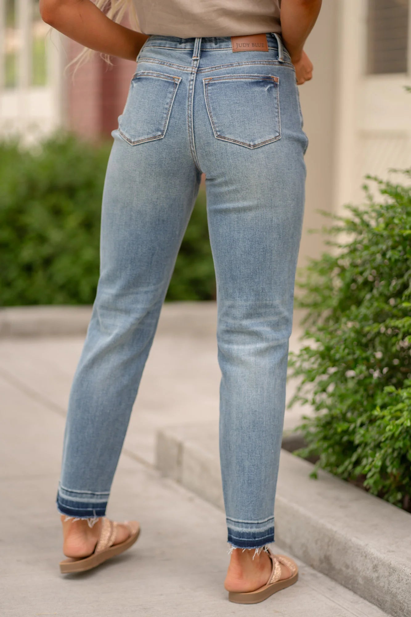 Brayden Mid Rise Magic Release Hem Jean
